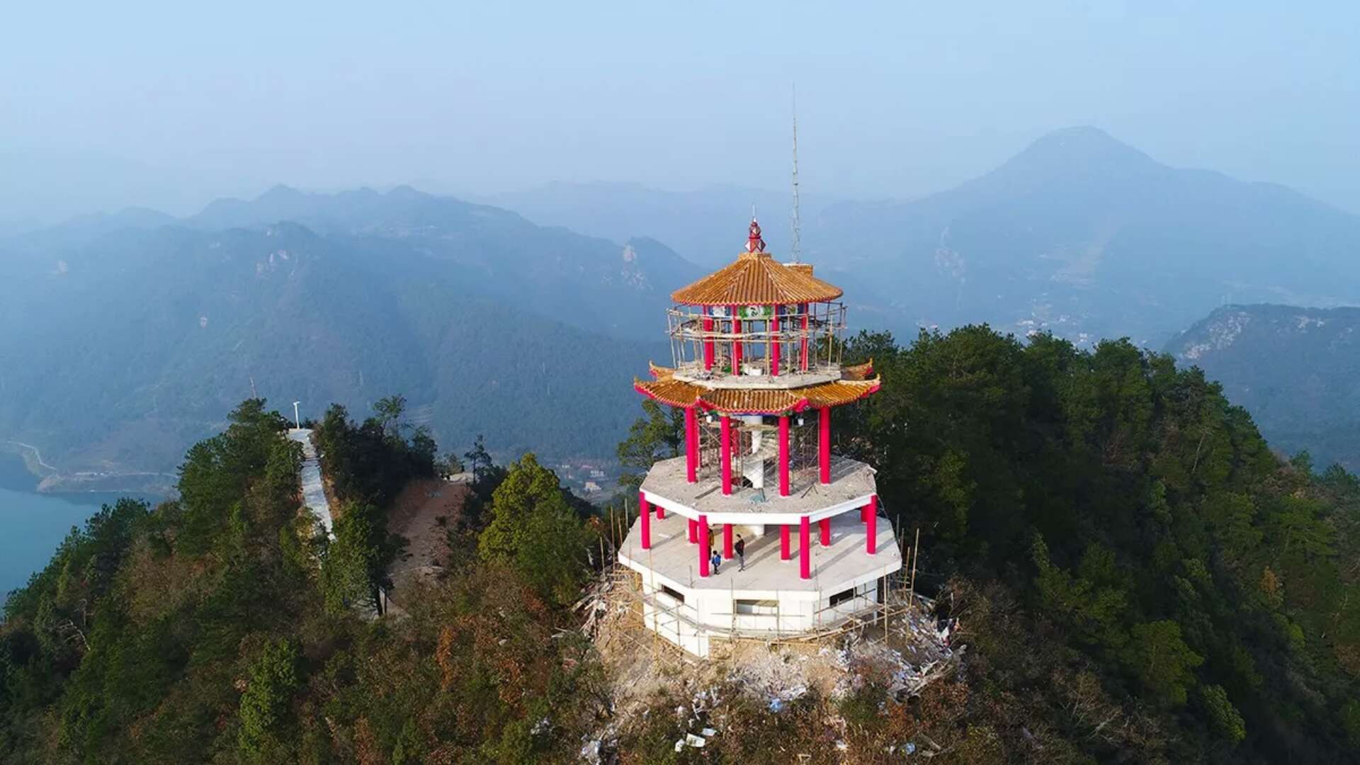 航拍慈利龙峰山庄公园 给你不一样的美景